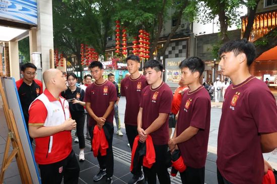欧美成人吃奶高清视频